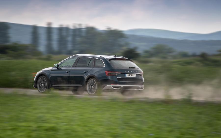  Skoda Superb Scout 2019 года  (WW) (фото 23 из 72)
